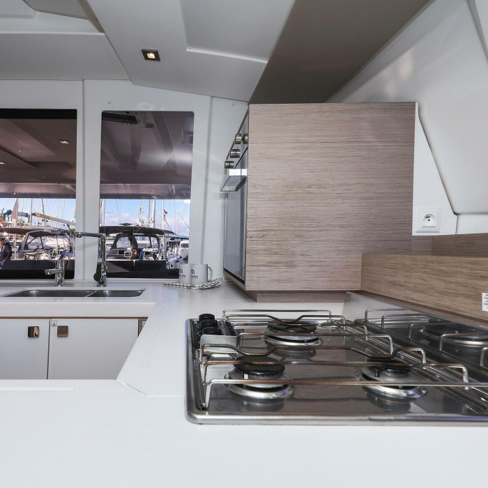 Macho | Fountaine Pajot Astrea 42 Quatuor photo 17