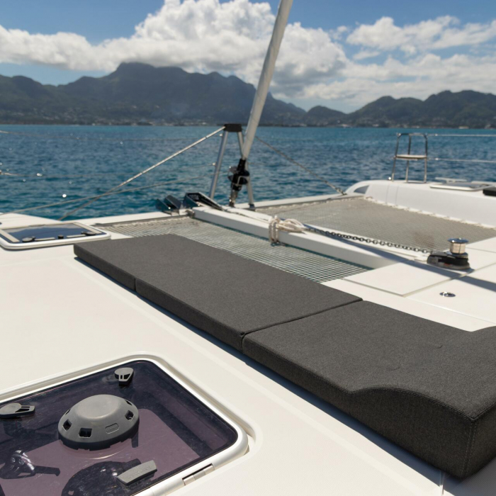 Vanessa | Lagoon 42 photo 8