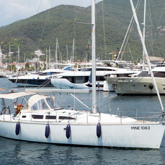 Azure | Sun Odyssey 40.3 photo 1