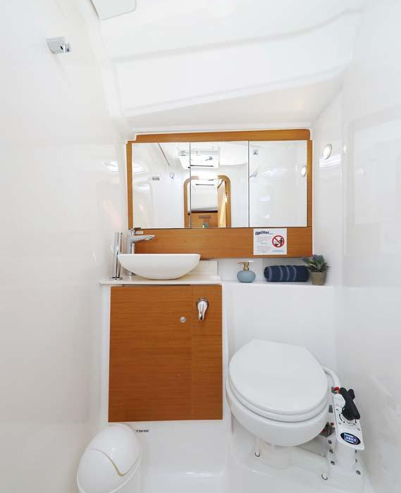 Lucia 1 | Dufour 430 photo 5