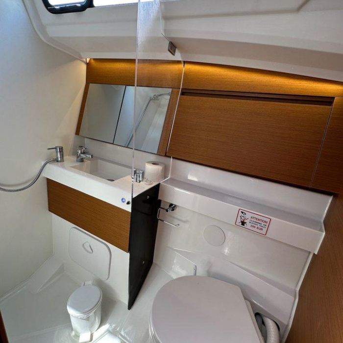 Wind Kiss OLD | Sun Odyssey 380 photo 6