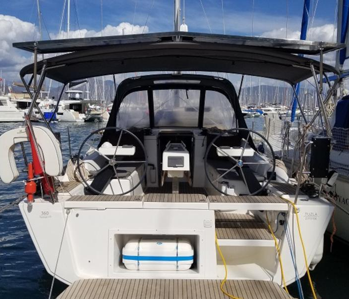 Ares | Dufour 360 photo 1