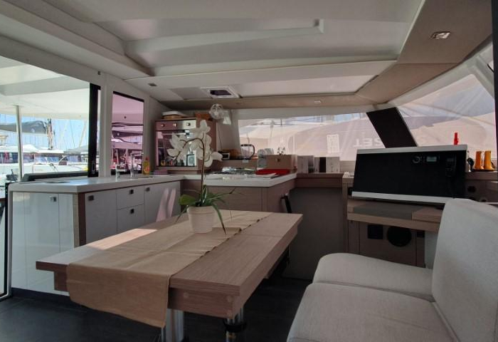 Crazy Diamond | Fountaine Pajot Astrea 42 photo 9