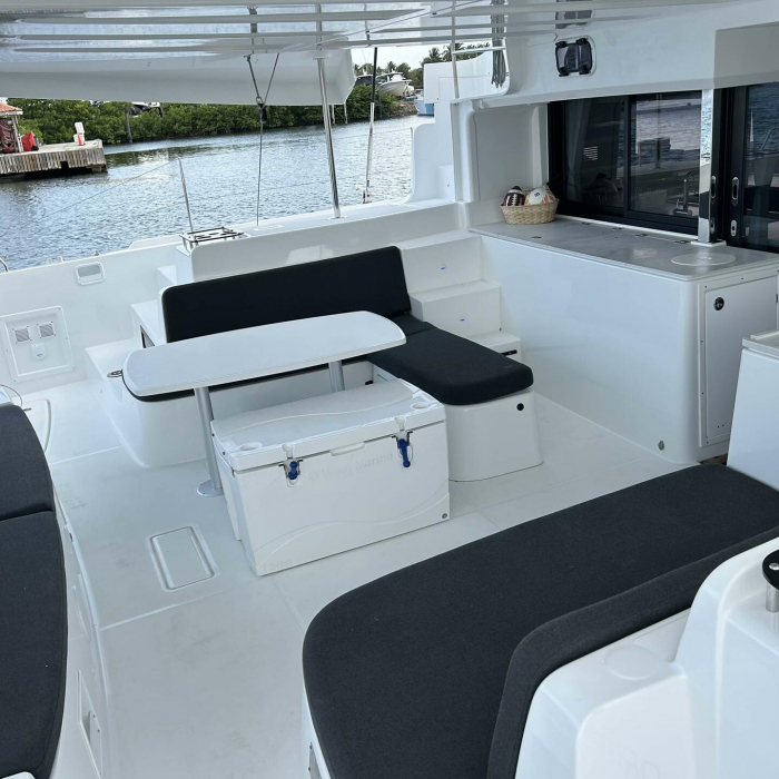 SUEÑOS | Lagoon 46 photo 3