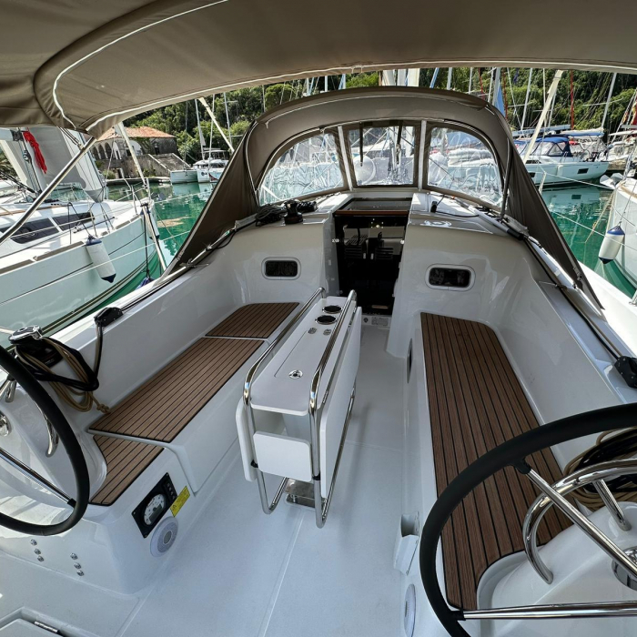 Star Kiss | Sun Odyssey 350 photo 2