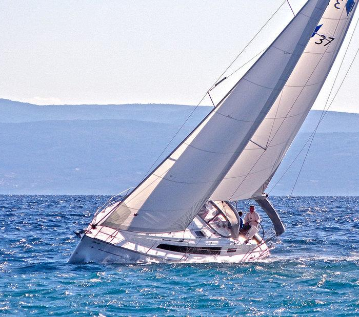 Lirica | Bavaria Cruiser 37 photo 4