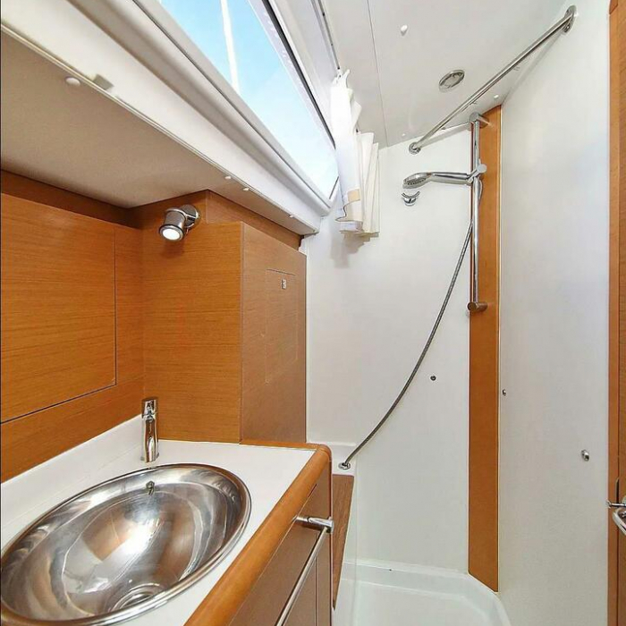 Economy | Sun Odyssey 449 photo 3