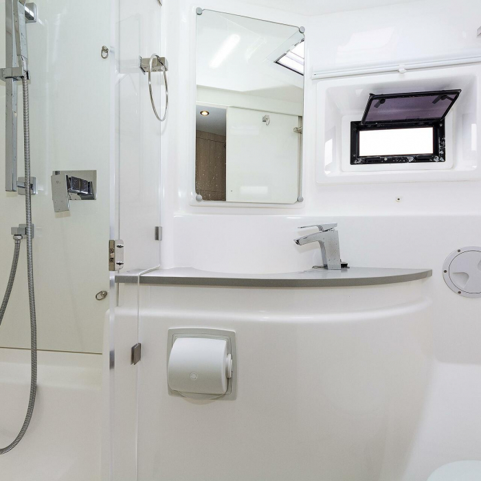 Satisfaction | Leopard 48 A/C & GEN photo 2