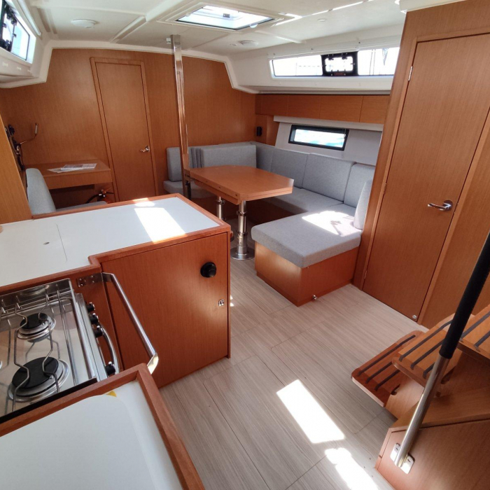 Nirvana | Bavaria C42 photo 4