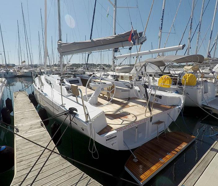 Sportski Vuk 44 | Grand Soleil 44 photo 7