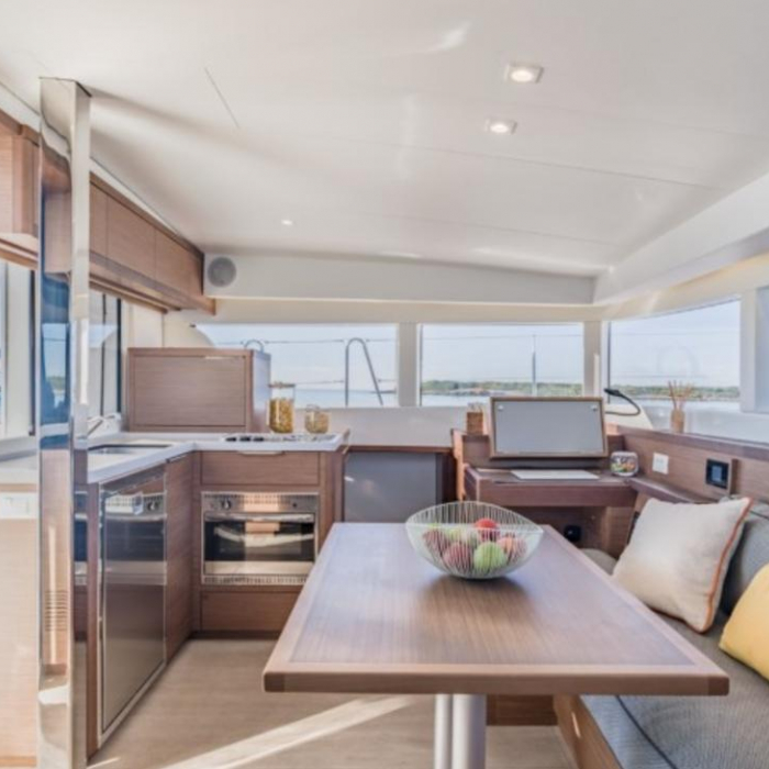 Bonobo | Lagoon 40 photo 10