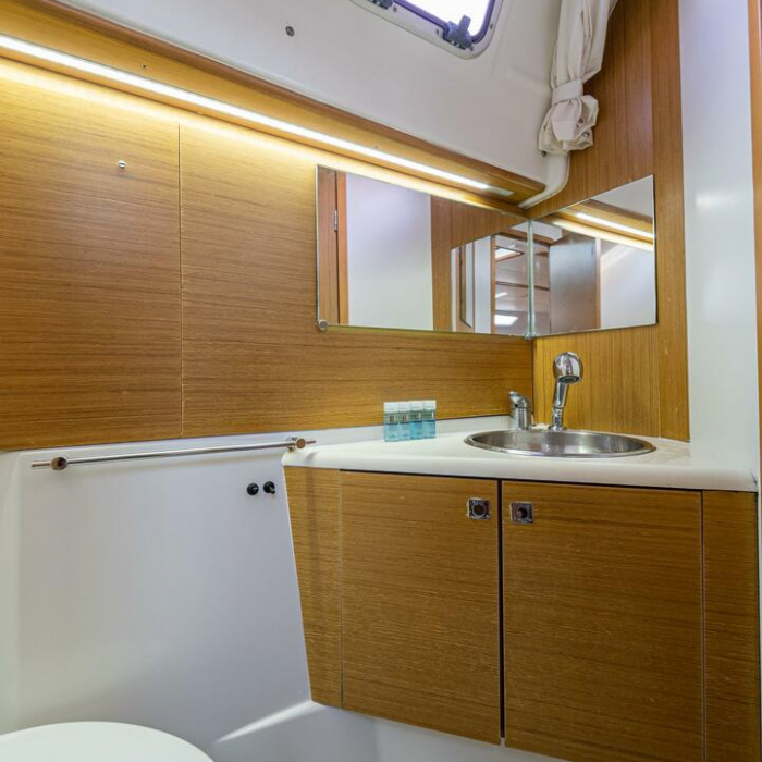 Beethoven ( with Bowthruster ,Solar Panels) | Sun Odyssey 44 i photo 2