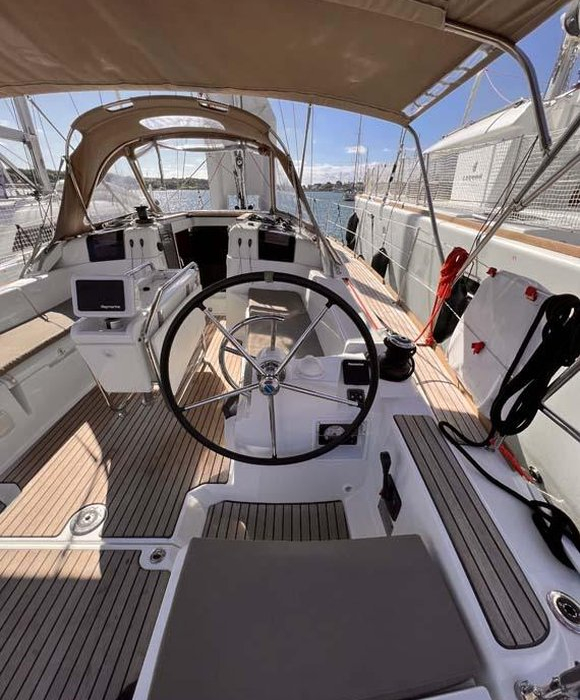 MoElli | Sun Odyssey 389 photo 4