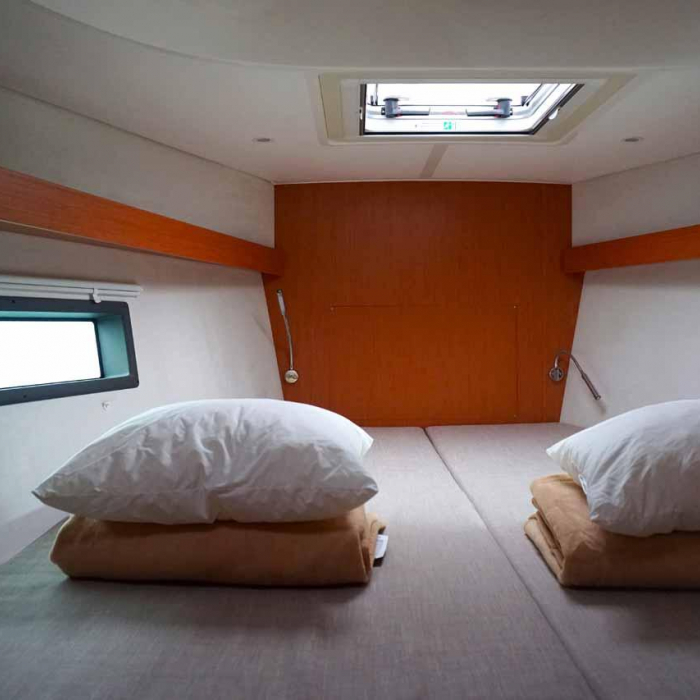 Alexis | Bavaria C42 photo 15