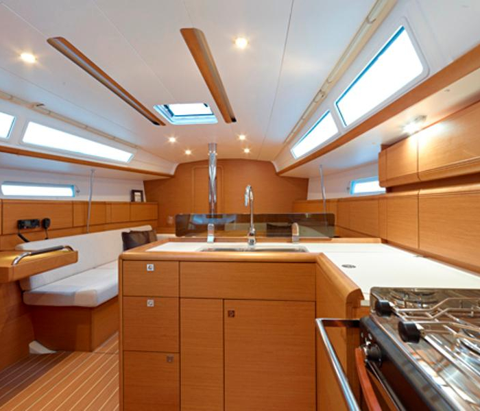  | Sun Odyssey 379 photo 8