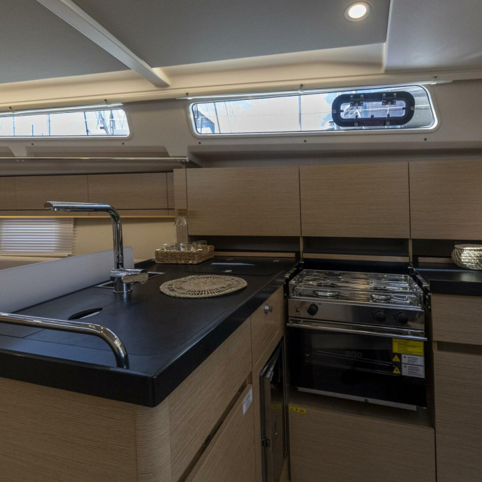 Tecla - Water maker, Solar Panel - BOTH SAILS triradial, Retractabile Bow Trust | Hanse 388 photo 4