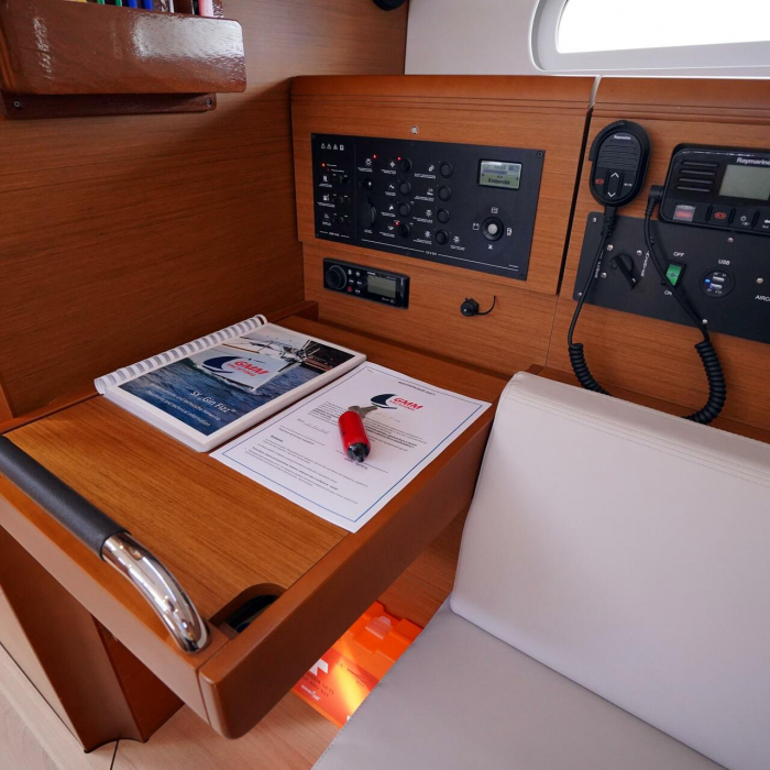 Gin Fizz | Sun Odyssey 389 photo 11