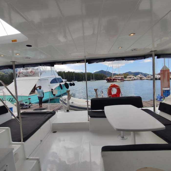 Maui | Lagoon 450 SporTop photo 2