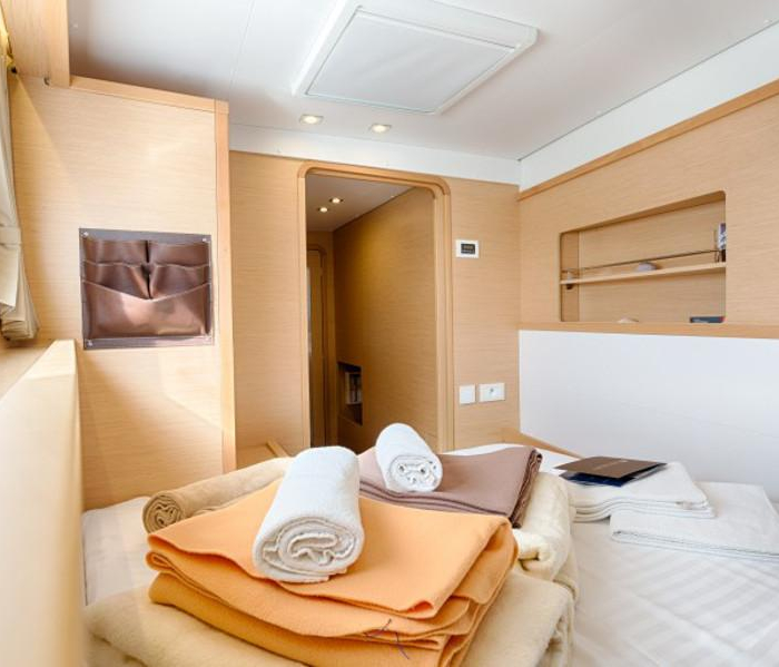 BRIGHT MOON | Lagoon 450 F Luxury photo 11