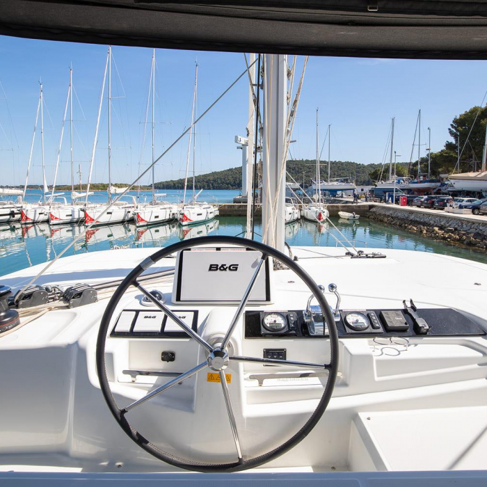 Long Island | Lagoon 46 photo 22