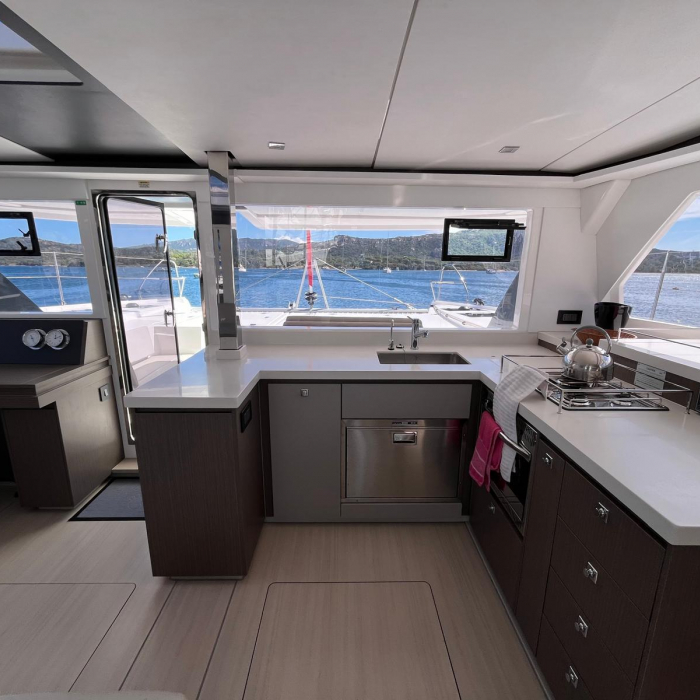 Chrispy 2 | Leopard 45 photo 4