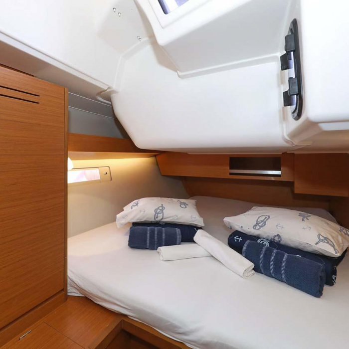 Lucia 1 | Dufour 430 photo 9