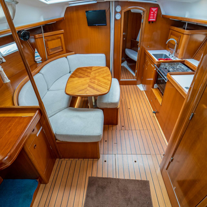 Aeolian Too (Solar, heating, Plotter) | Oceanis 393 Clipper photo 3