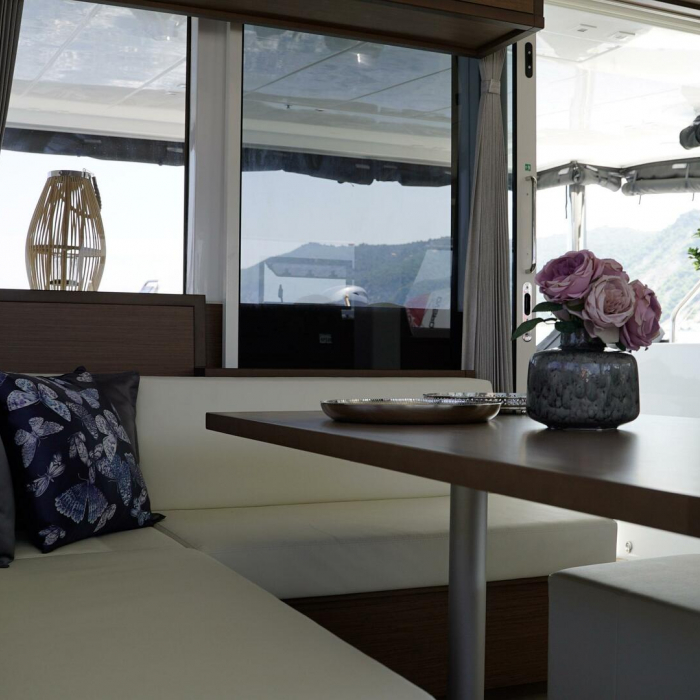 Blue Velvet | Lagoon 52 photo 23