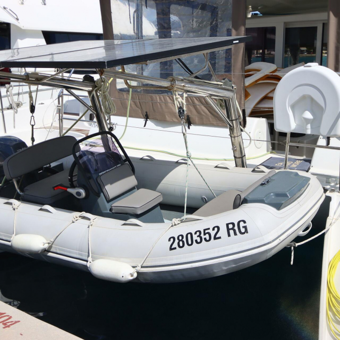 Happiness | Lagoon 421 photo 34