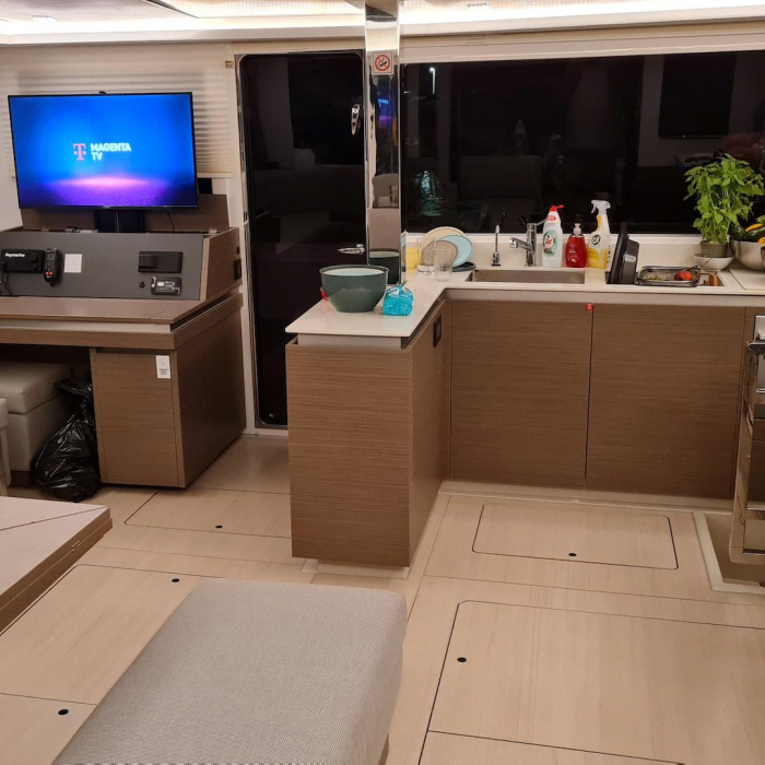 Trident | Leopard 50 photo 15