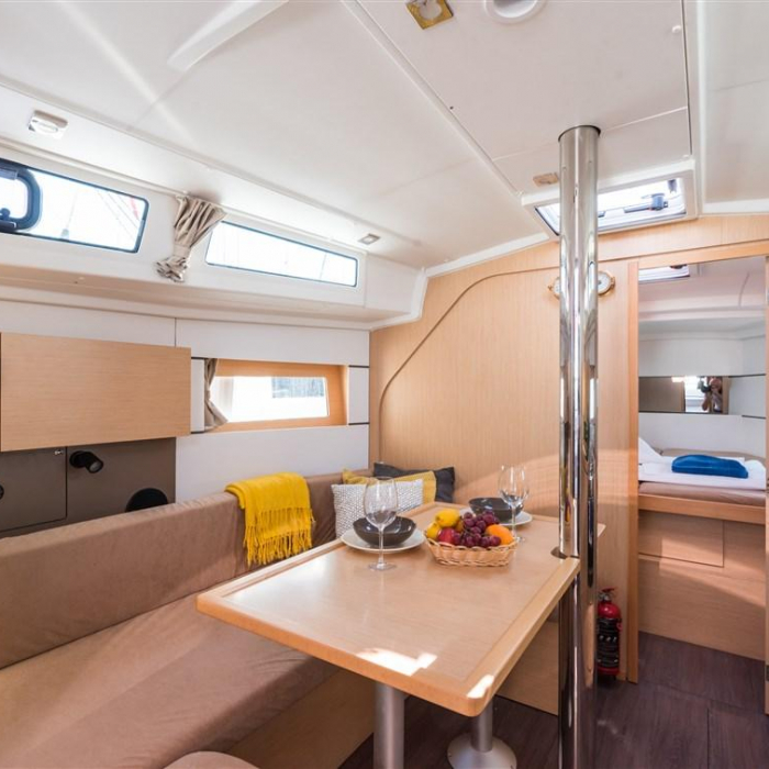 Rusalka | Oceanis 38 photo 7