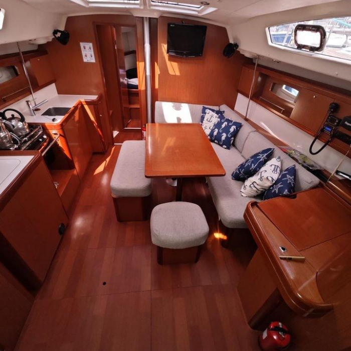 Lilium | Beneteau 43 photo 10