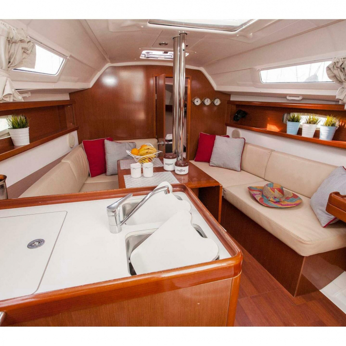 Moody Blues | Oceanis 31 photo 7