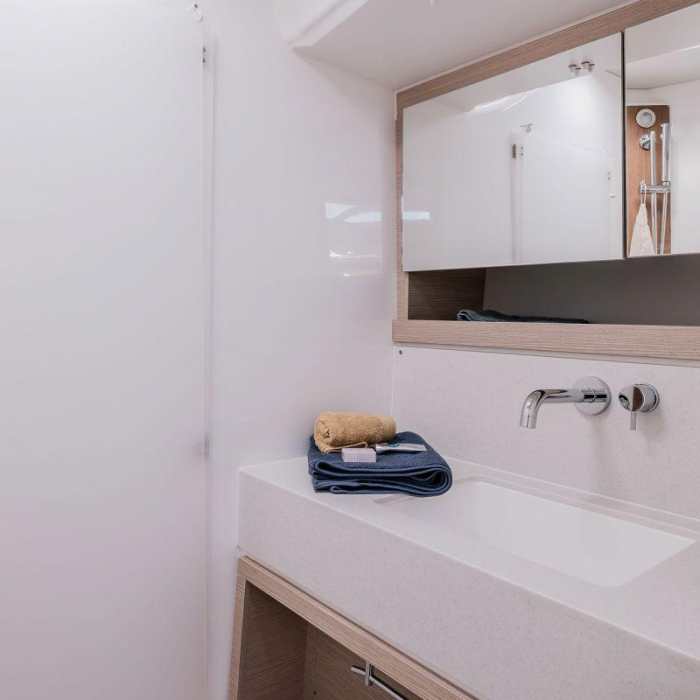 Gloxinia | Dufour 470 photo 9