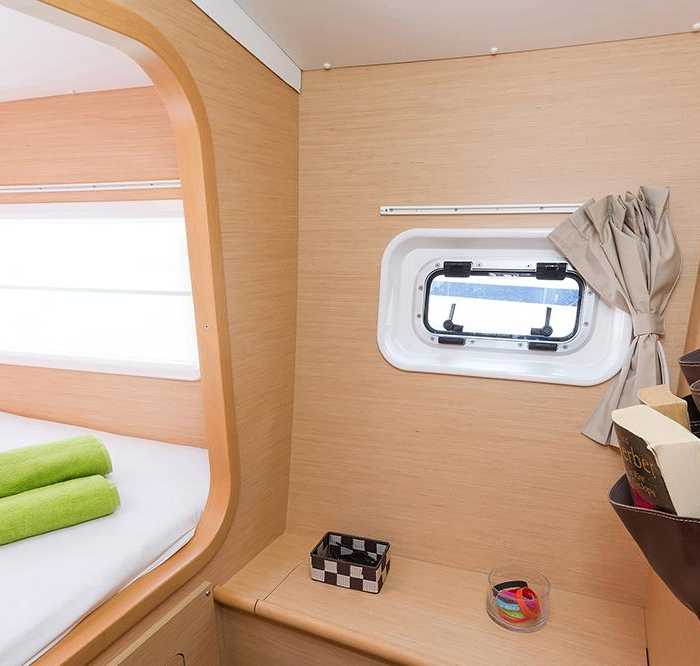 Bellevue | Lagoon 380 photo 13