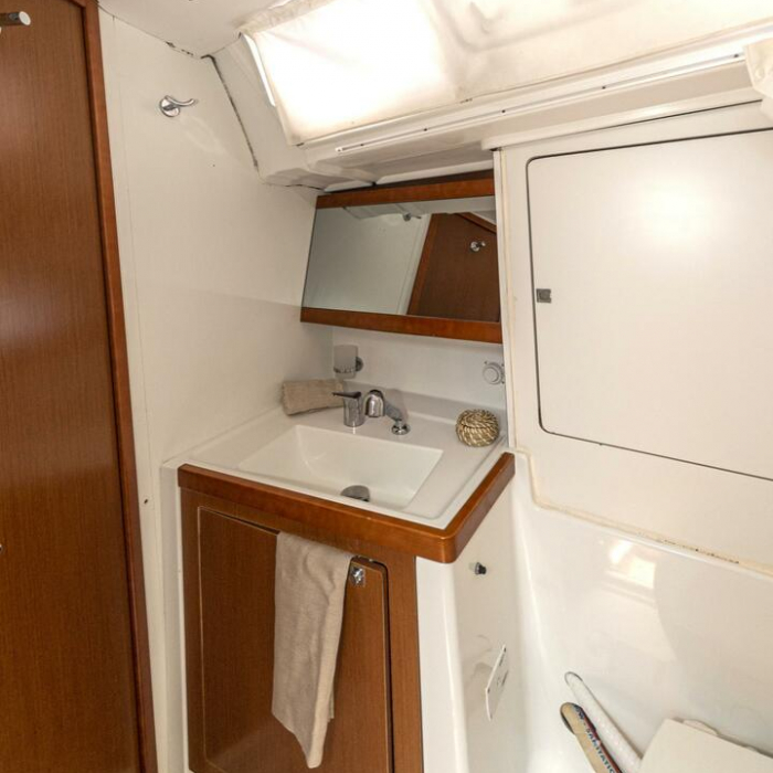 Anthea - Solar Panel | Oceanis 48 photo 13