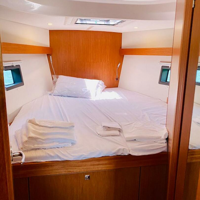 Class | Bavaria C42 photo 8