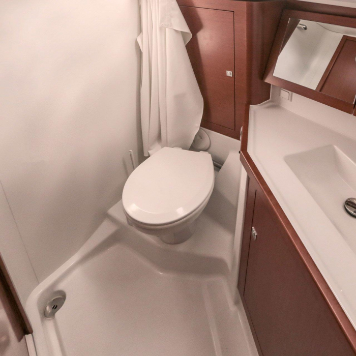 Twist | Oceanis 45 photo 10