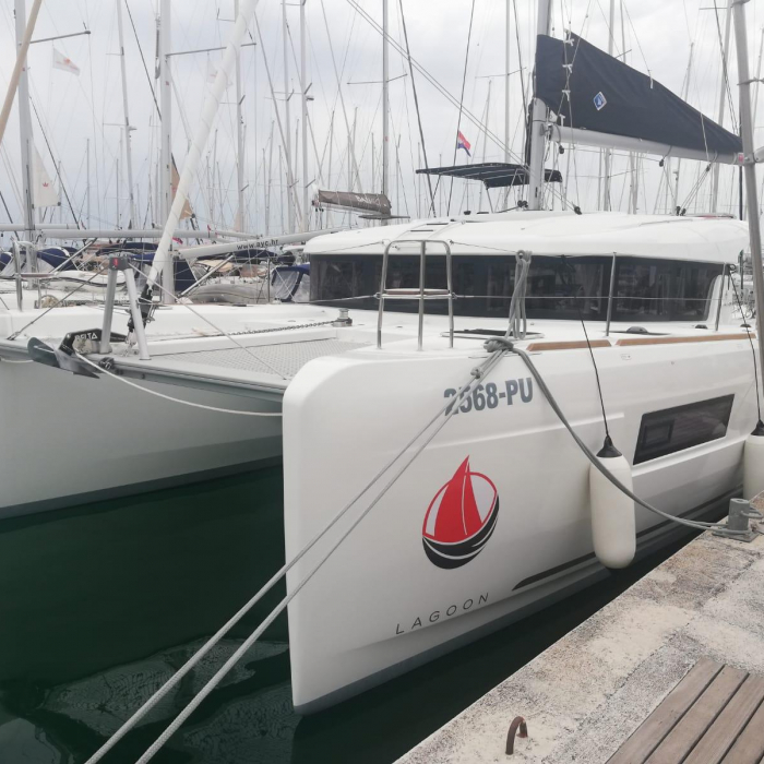 Adriana | Lagoon 40 photo 1