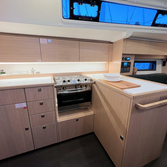 Mala Hana | Bavaria C38 photo 29