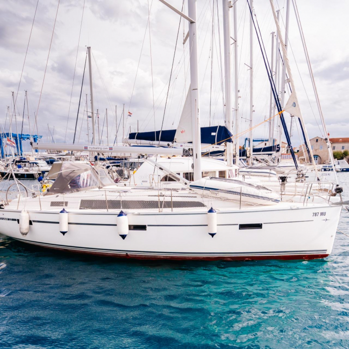 Blue Tone | Bavaria Cruiser 37 photo 2