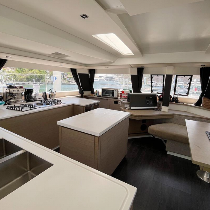 Good Vibrations | Fountaine Pajot Saba 50 photo 8