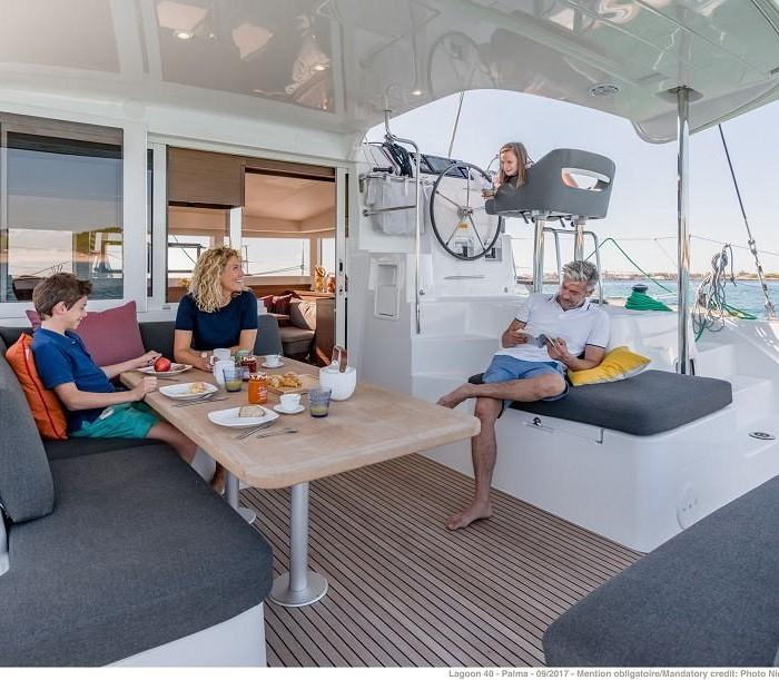 SOUTHERN CROSS | Lagoon 40 photo 6