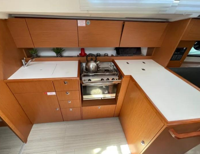 Prestige | Bavaria C42 photo 9