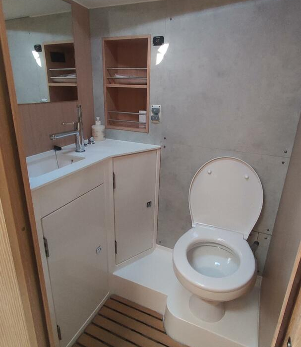 Celestia | Bavaria C42 photo 6