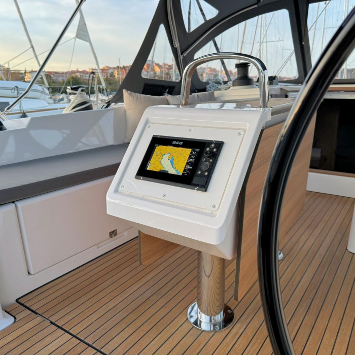 Ivana | Bavaria C42 photo 8