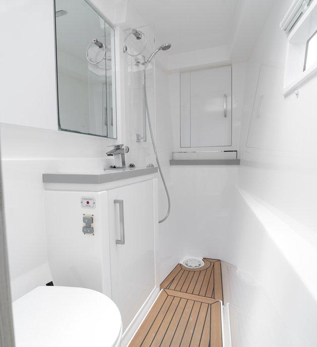 Between | Leopard 58 photo 20