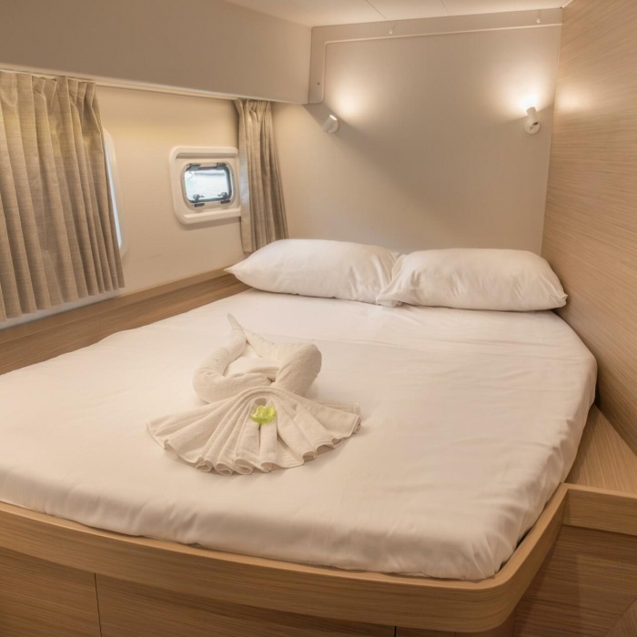 Vanessa | Lagoon 42 photo 7