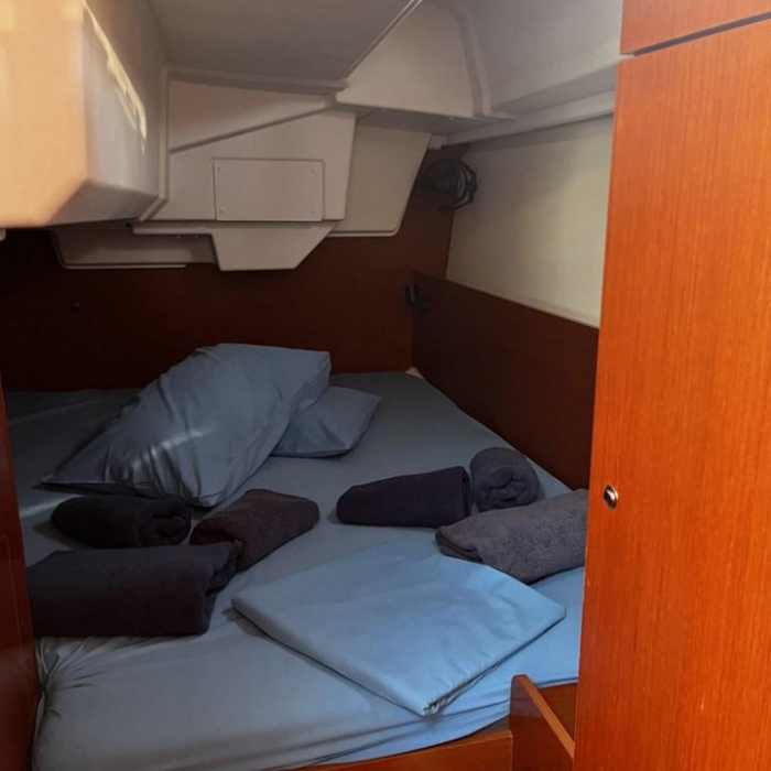 Albarosa | Oceanis 35.1 photo 10