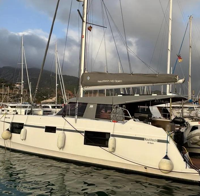 Lollo III | Nautitech 40 Open photo 12